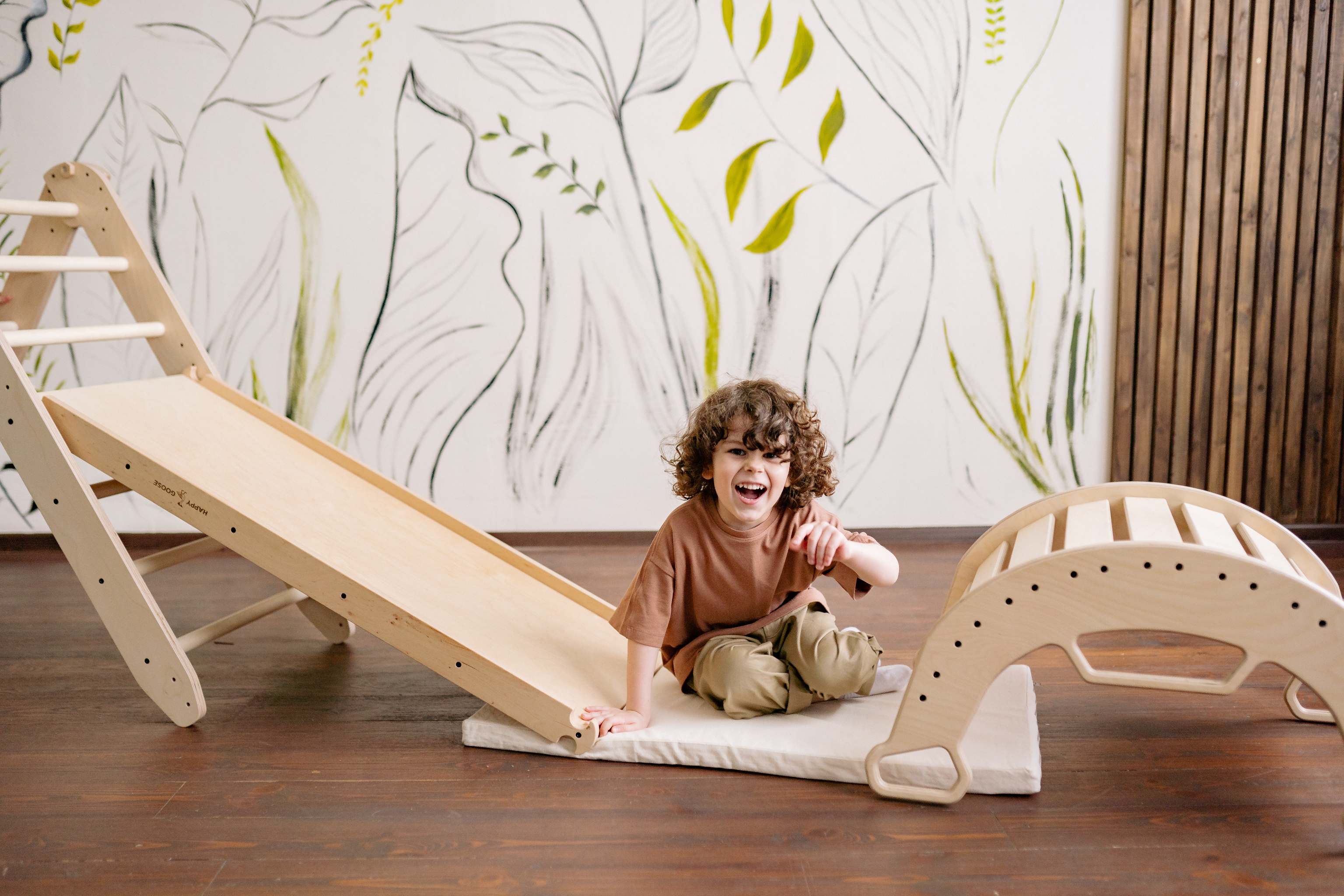 7 Best Pikler Triangles: How To Choose + Use A Safe Montessori Climber